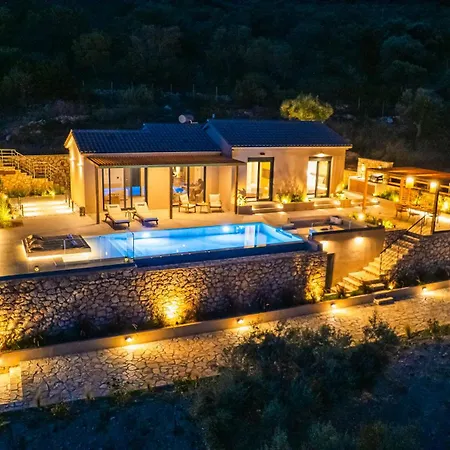 Lefkira Seafront Villa *